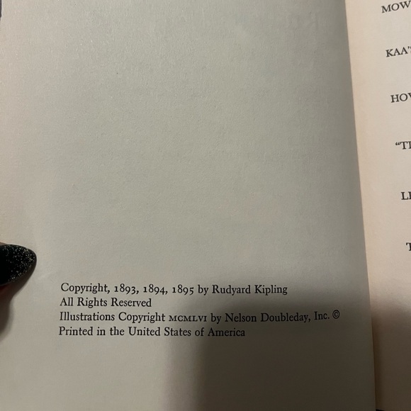 Vintage Storybook Set with Illustrations - Picture 10 of 11